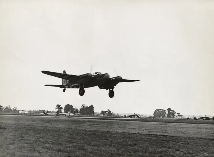 Framed Print : de Havilland DH-98 Mosquito Framed Print : de Havilland DH-98 Mosquito