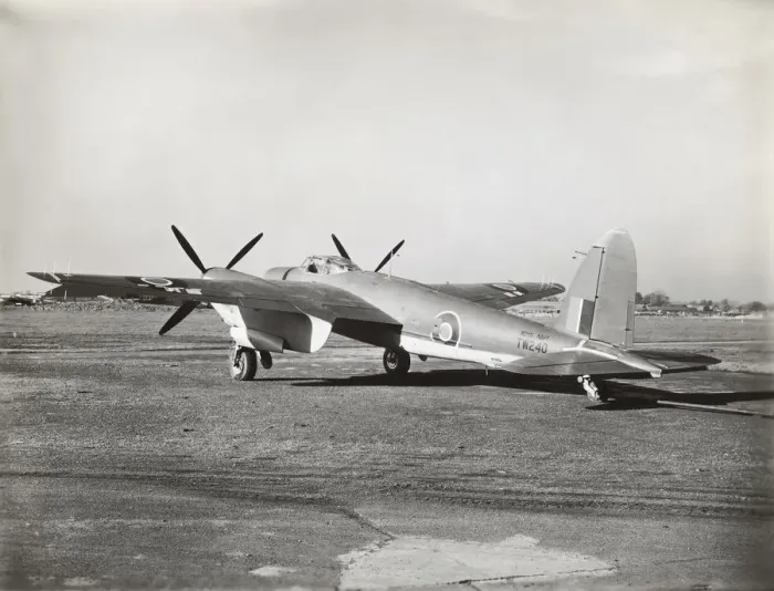 Framed Print : de Havilland DH-98 Mosquito Framed Print : de Havilland DH-98 Mosquito