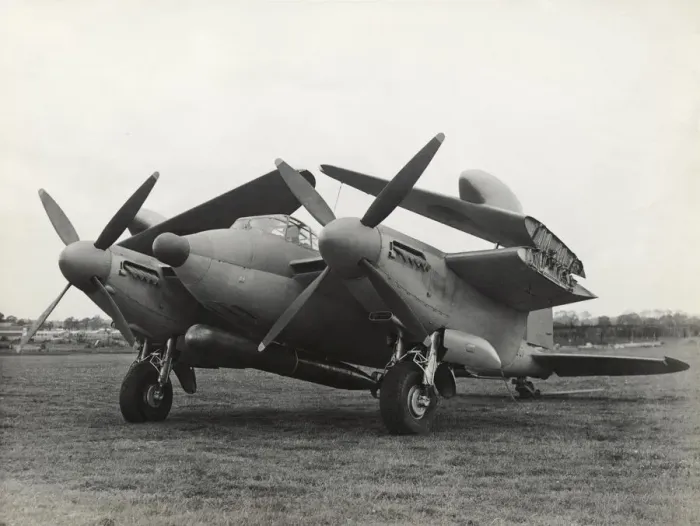 Framed Print : de Havilland DH-98 Mosquito Framed Print : de Havilland DH-98 Mosquito