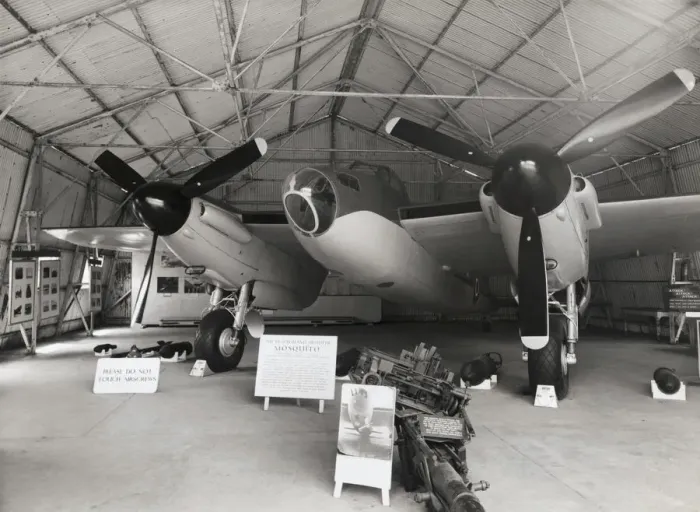 Framed Print : de Havilland DH-98 Mosquito Framed Print : de Havilland DH-98 Mosquito
