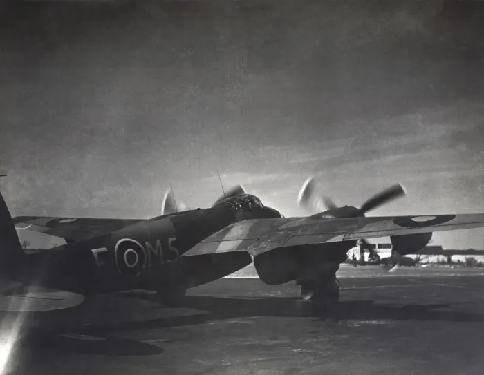 Framed Print : de Havilland DH-98 Mosquito Framed Print : de Havilland DH-98 Mosquito