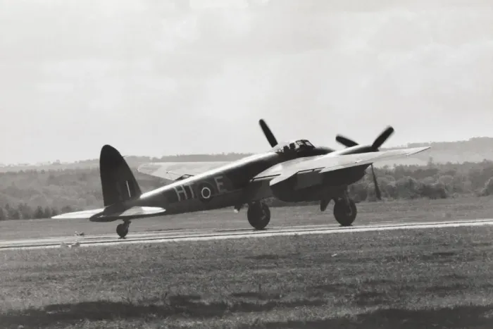 Framed Print : de Havilland DH-98 Mosquito Framed Print : de Havilland DH-98 Mosquito