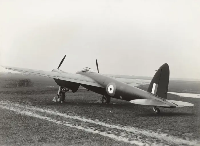 Framed Print : de Havilland DH-98 Mosquito Framed Print : de Havilland DH-98 Mosquito