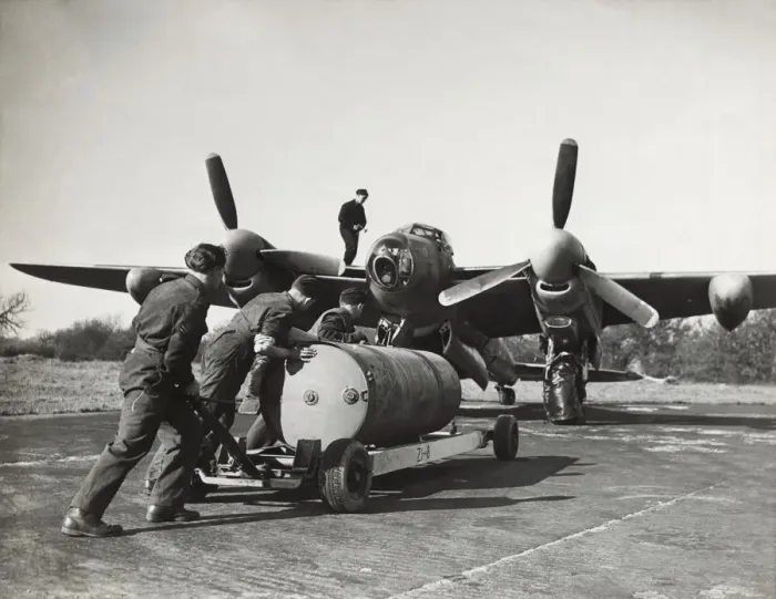 Framed Print : de Havilland DH-98 Mosquito Framed Print : de Havilland DH-98 Mosquito