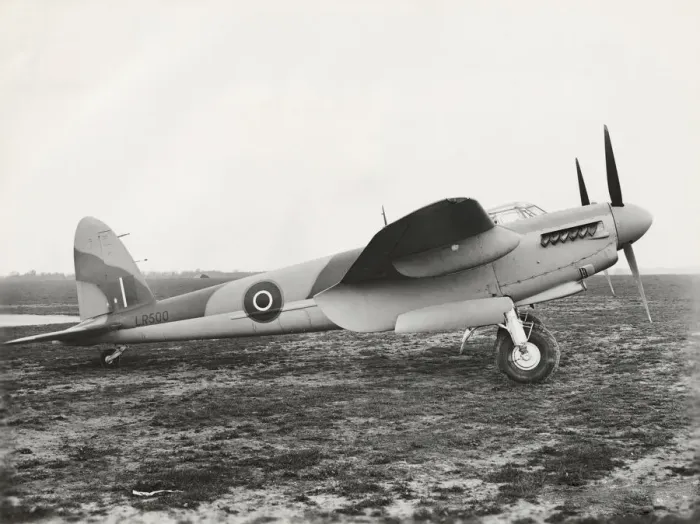 Framed Print : de Havilland DH-98 Mosquito B-9