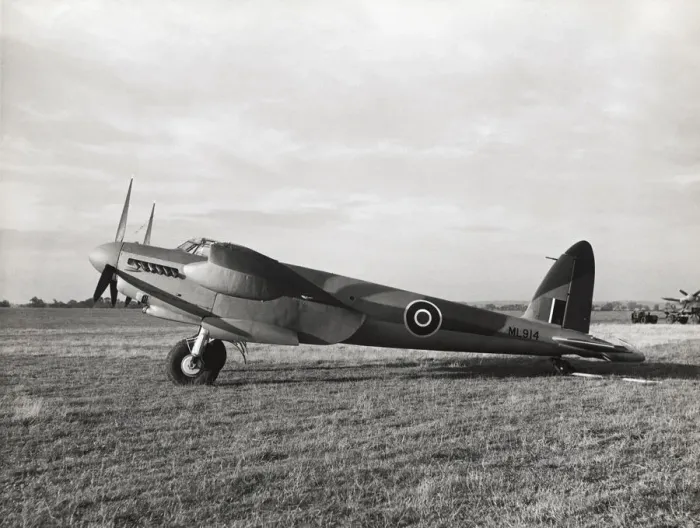 Framed Print : de Havilland DH-98 Mosquito B-9 Framed Print : de Havilland DH-98 Mosquito B-9