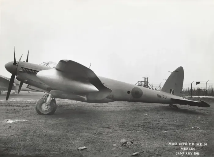 Framed Print : de Havilland DH-98 Mosquito PR-34 Framed Print : de Havilland DH-98 Mosquito PR-34