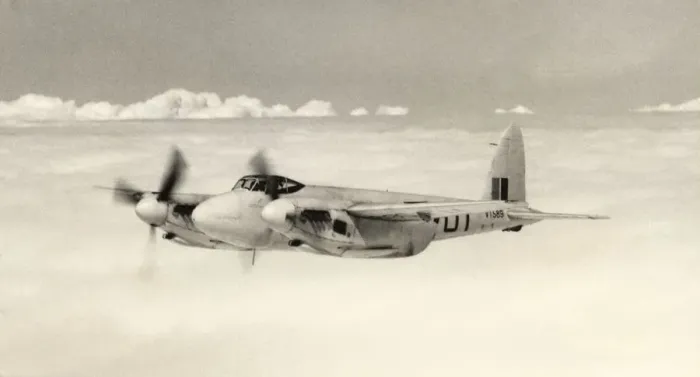 Framed Print : de Havilland DH-98 Mosquito T-3 Framed Print : de Havilland DH-98 Mosquito T-3