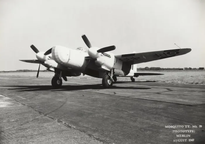 Framed Print : de Havilland DH-98 Mosquito TT-39 Framed Print : de Havilland DH-98 Mosquito TT-39