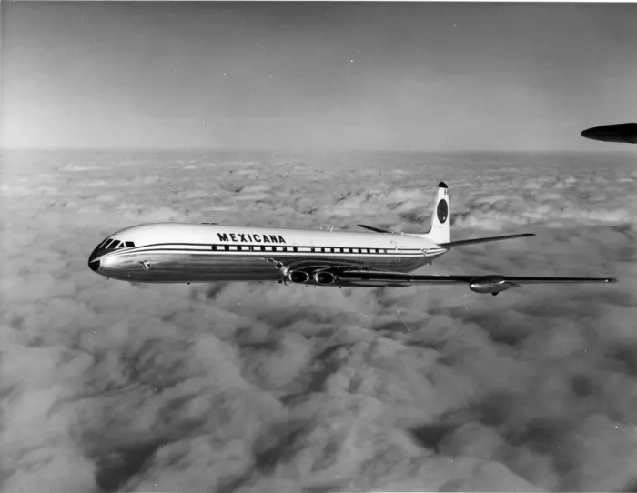 Framed Print : de Havilland DH106 Comet 4C of Mexicana Framed Print : de Havilland DH106 Comet 4C of Mexicana