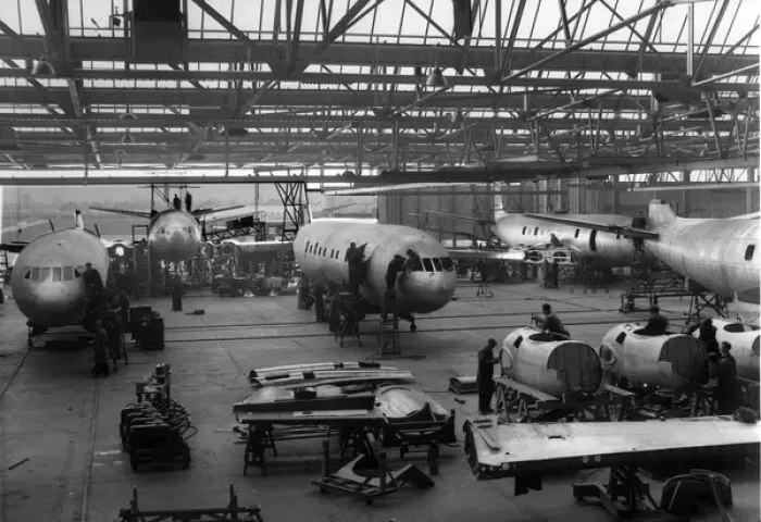 Framed Print : de Havilland DH106 Comet production Framed Print : de Havilland DH106 Comet production