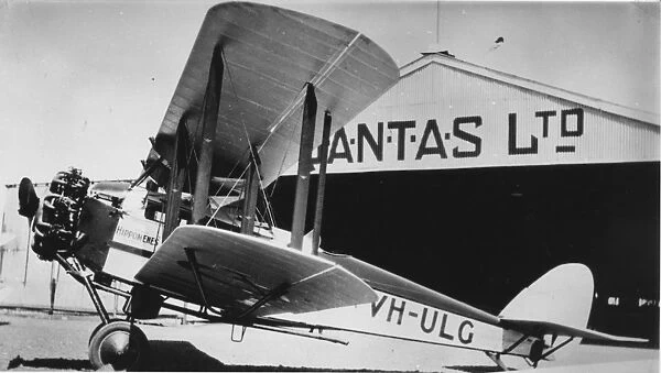 De Havilland DH50J -Qantas, (on the ground, side view)
