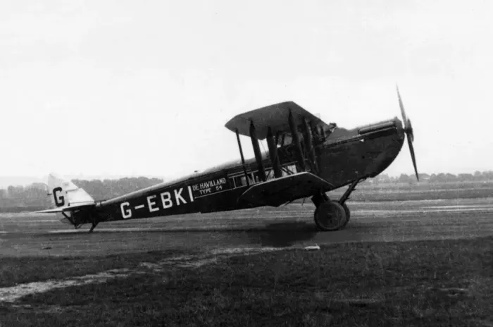Framed Print : De Havilland DH54 (on the ground, side view) Framed Print : De Havilland DH54 (on the ground, side view)