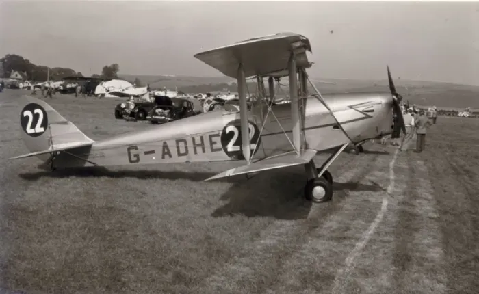 Framed Print : de Havilland DH60GIII Moth Major, G-ADHE Framed Print : de Havilland DH60GIII Moth Major, G-ADHE