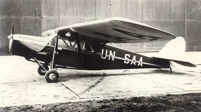 Framed Print : de Havilland DH80A Puss Moth, UN-Sa Framed Print : de Havilland DH80A Puss Moth, UN-Sa