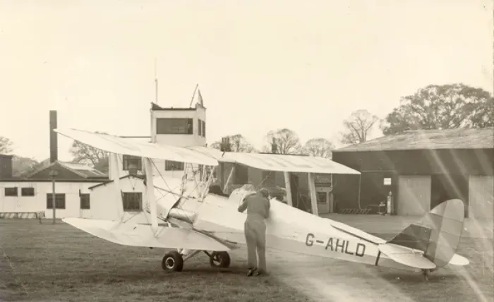 Framed Print : de Havilland DH82A Tiger Moth, G-AHLD Framed Print : de Havilland DH82A Tiger Moth, G-AHLD