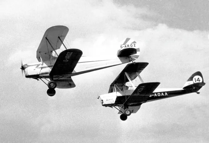 Framed Print : de Havilland DH.82A Tiger Moth & Stampe et Vertongen SV.4C Framed Print : de Havilland DH.82A Tiger Moth & Stampe et Vertongen SV.4C