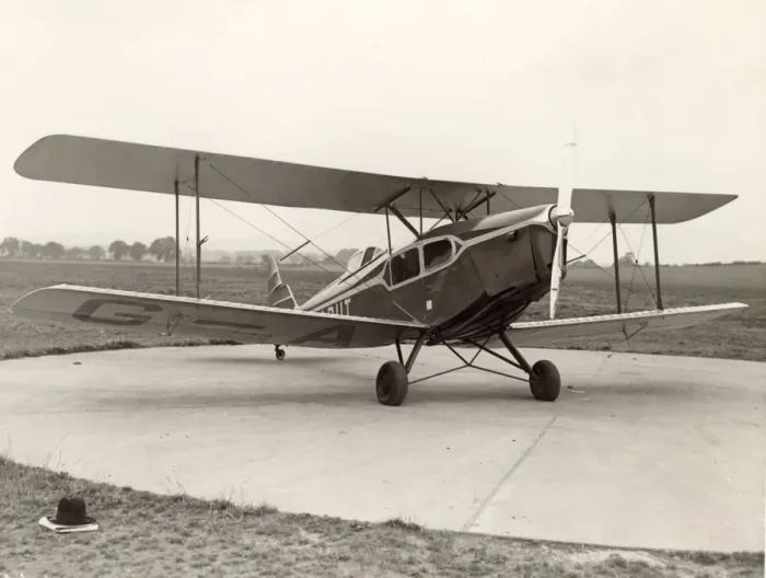 Framed Print : de Havilland DH83 Fox Moth, G-ABUT Framed Print : de Havilland DH83 Fox Moth, G-ABUT