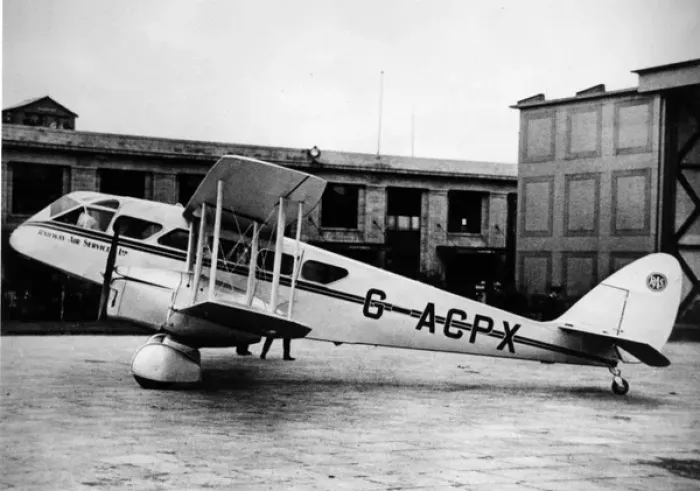Framed Print : De Havilland DH84 of Railway Air Services at Croydon Framed Print : De Havilland DH84 of Railway Air Services at Croydon