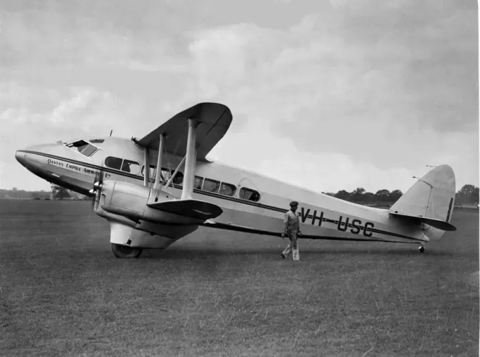 Framed Print : De Havilland DH86 Dragon Express (side view, (running-u Framed Print : De Havilland DH86 Dragon Express (side view, (running-u