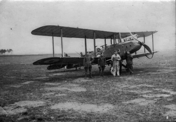 Framed Print : de Havilland DH9 Framed Print : de Havilland DH9