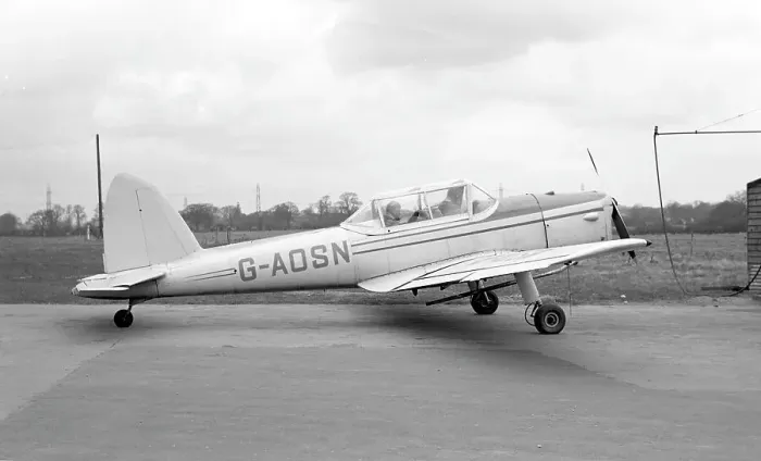 Framed Print : de Havilland DHC-1 Chipmunk 22 G-AOSN Framed Print : de Havilland DHC-1 Chipmunk 22 G-AOSN