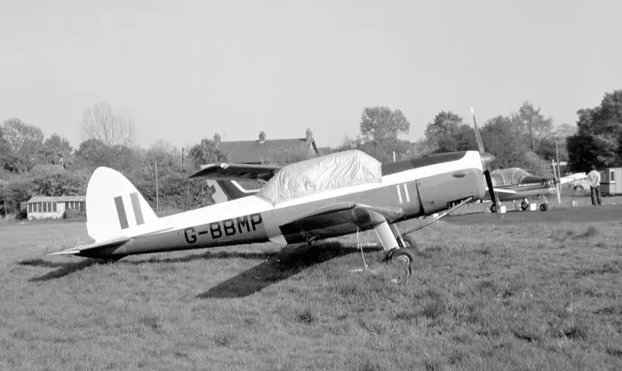 Framed Print : de Havilland DHC-1 Chipmunk 22 G-BBMP Framed Print : de Havilland DHC-1 Chipmunk 22 G-BBMP