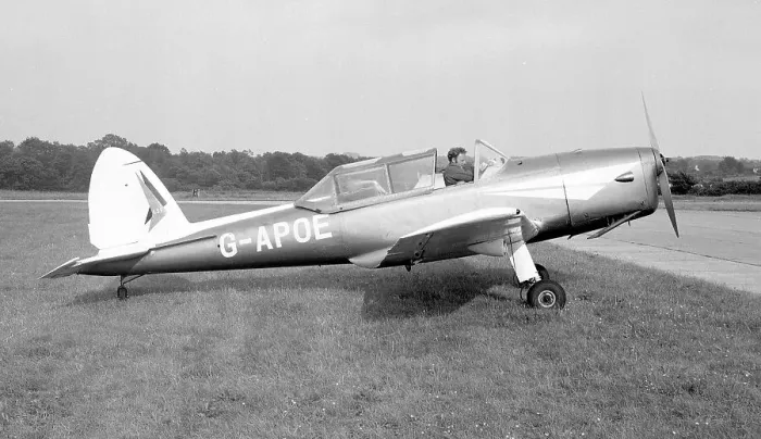 Framed Print : de Havilland DHC-1 Chipmunk 22A G-APOE Framed Print : de Havilland DHC-1 Chipmunk 22A G-APOE