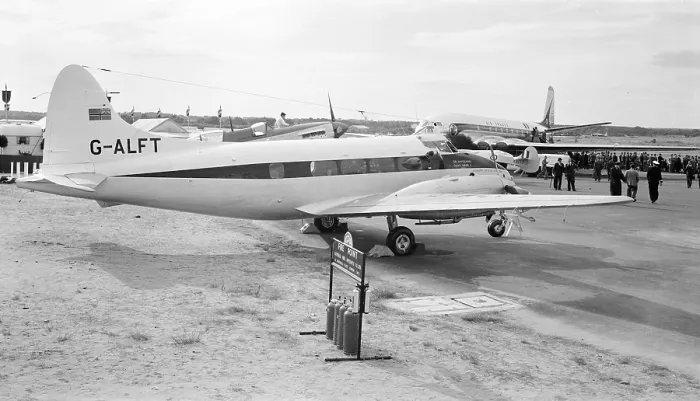 Framed Print : de Havilland Dove 2 G-ALFT Framed Print : de Havilland Dove 2 G-ALFT