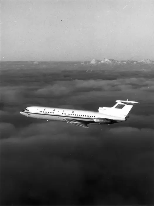 Framed Print : de Havilland / Hawker Siddeley DH / HS121 Trident 2E-102 G-AZFT Framed Print : de Havilland / Hawker Siddeley DH / HS121 Trident 2E-102 G-AZFT