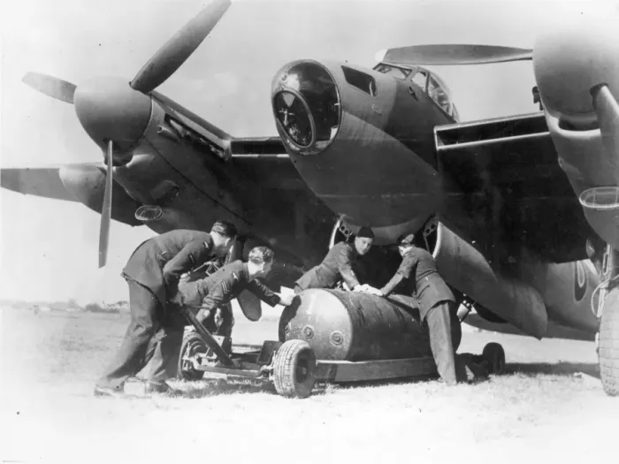 Framed Print : de Havilland Mosquito BXVI being loaded with a 4000lb bomb Framed Print : de Havilland Mosquito BXVI being loaded with a 4000lb bomb