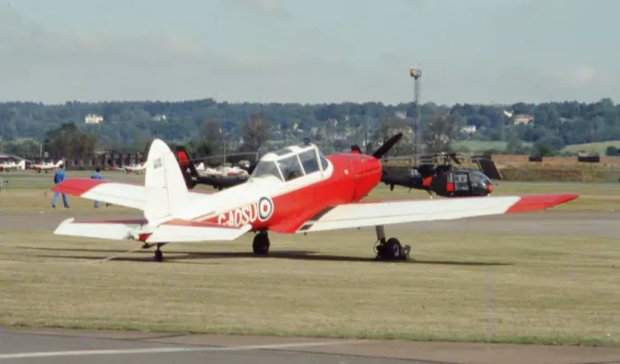 Framed Print : A de Havilland Supermunk - G-AOSU