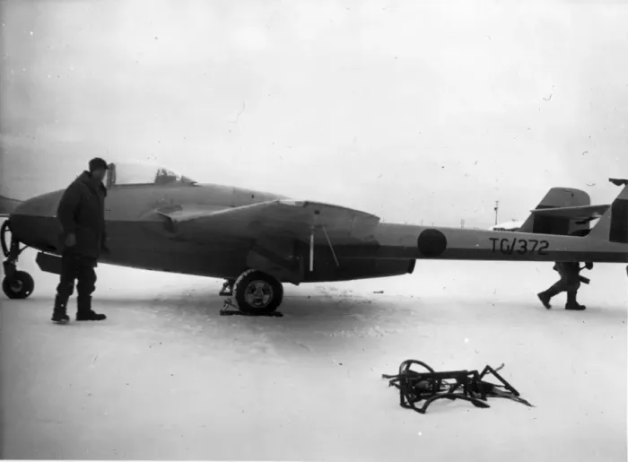 Framed Print : de Havilland Vampire F1 TG372 Framed Print : de Havilland Vampire F1 TG372
