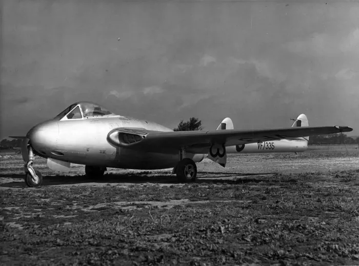Framed Print : de Havilland Vampire F3 VF335 Framed Print : de Havilland Vampire F3 VF335