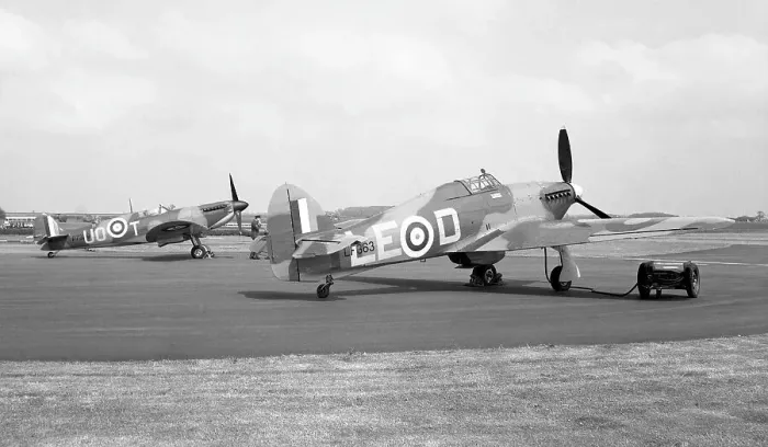 Framed Print : Hawker Hurricane with Supermarine Spitfire Framed Print : Hawker Hurricane with Supermarine Spitfire