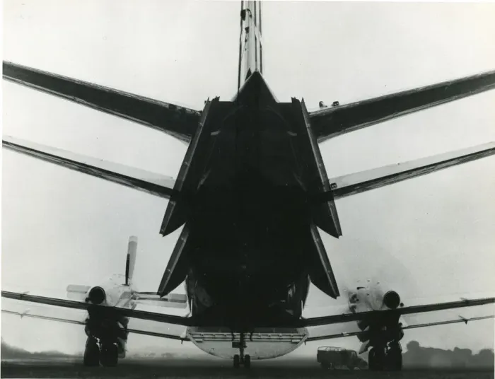Framed Print : Hawker Siddeley Andover C1, effect of kneeling undercarriage Framed Print : Hawker Siddeley Andover C1, effect of kneeling undercarriage