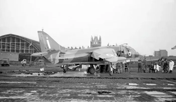 Framed Print : Hawker Siddeley Harrier GR. 1 XV744 at St, Pancras Framed Print : Hawker Siddeley Harrier GR. 1 XV744 at St, Pancras