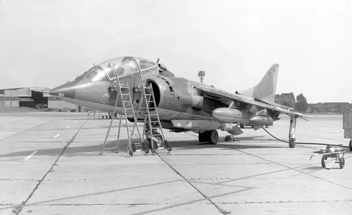 Framed Print : Hawker Siddeley Harrier T. 2 Framed Print : Hawker Siddeley Harrier T. 2