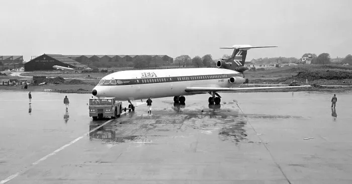 Framed Print : Hawker Siddeley HS. 121 Trident 3B G-AWZI Framed Print : Hawker Siddeley HS. 121 Trident 3B G-AWZI