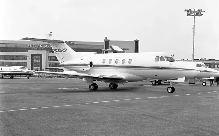 Framed Print : Hawker Siddeley HS. 125-400A N33CP Framed Print : Hawker Siddeley HS. 125-400A N33CP