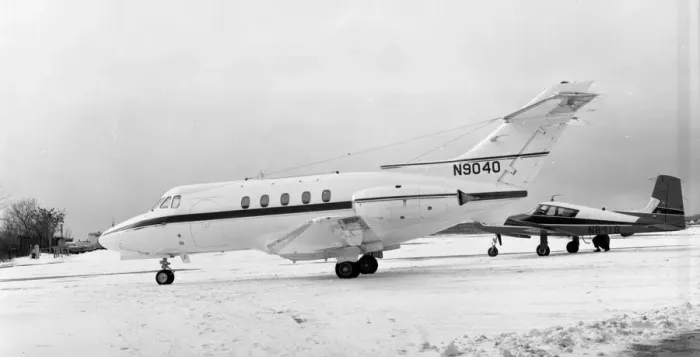Framed Print : Hawker Siddeley HS. 125 N9040 Framed Print : Hawker Siddeley HS. 125 N9040
