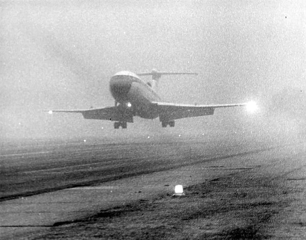 A Hawker Siddeley Trident lands automatically