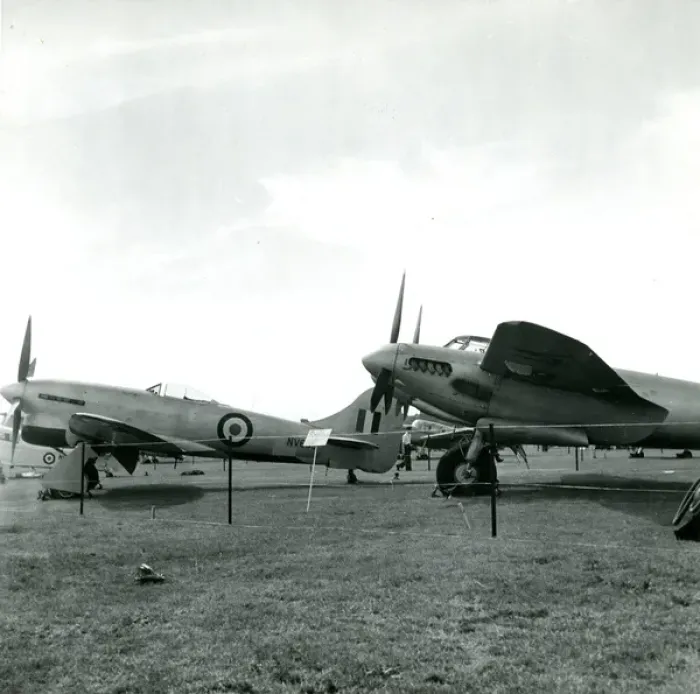 Framed Print : Hawker Tempest, left, and de Havilland Mosquito at the 5? Framed Print : Hawker Tempest, left, and de Havilland Mosquito at the 5?