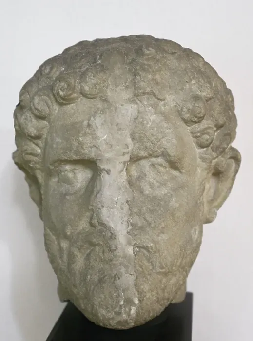 Framed Print : Head of the emperor Antoninus Pius (138-161) Framed Print : Head of the emperor Antoninus Pius (138-161)