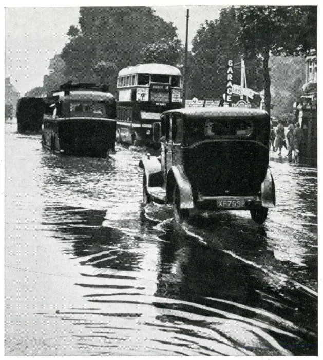 Framed Print : Heatwave floods London 1932 Framed Print : Heatwave floods London 1932