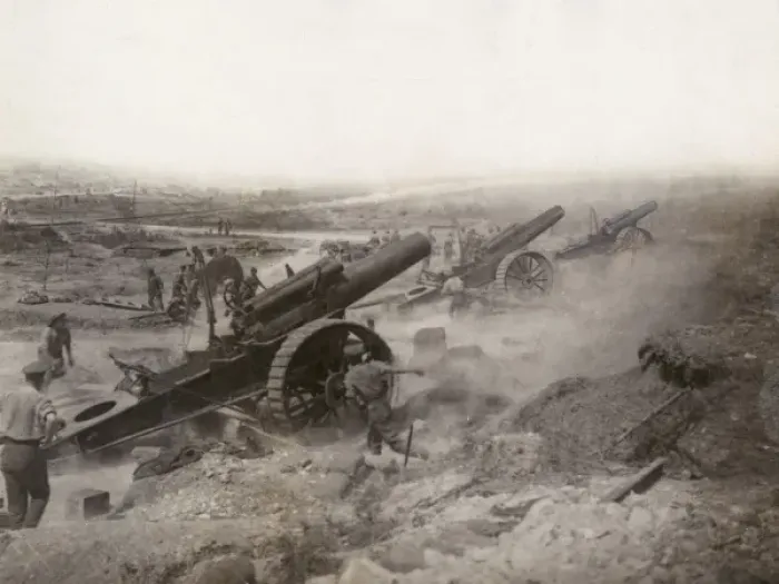 Framed Print : Heavy artillery firing at Arras, northern France, WW1 Framed Print : Heavy artillery firing at Arras, northern France, WW1