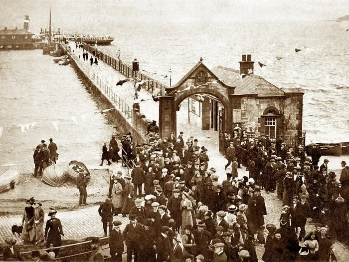 Framed Print : Helensburgh Pier early 1900s Framed Print : Helensburgh Pier early 1900s