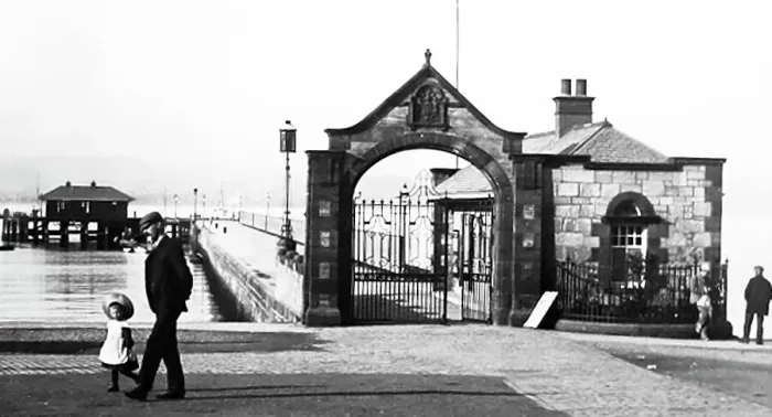 Framed Print : Helensburgh Pier, Scotland, early 1900s Framed Print : Helensburgh Pier, Scotland, early 1900s
