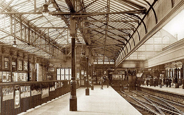 Helensburgh Railway Station early 1900s