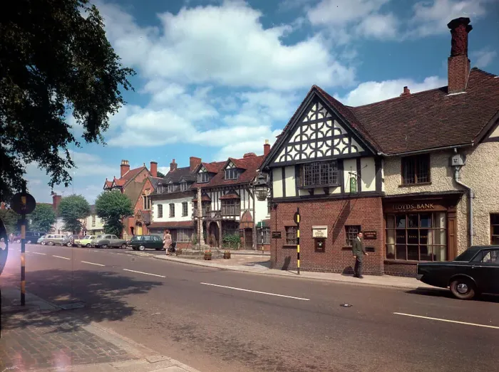 Framed Print : Henley-in-Arden - The Market Cross and High Street Framed Print : Henley-in-Arden - The Market Cross and High Street